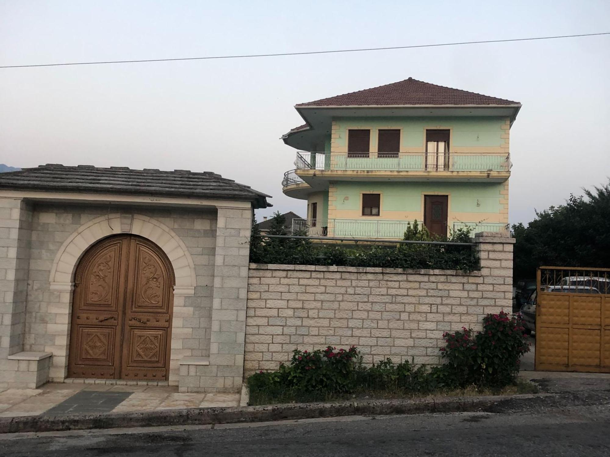Villa Orhan Lazarat *